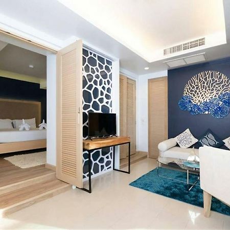 The Royal Palm Beach Front Patong Екстериор снимка