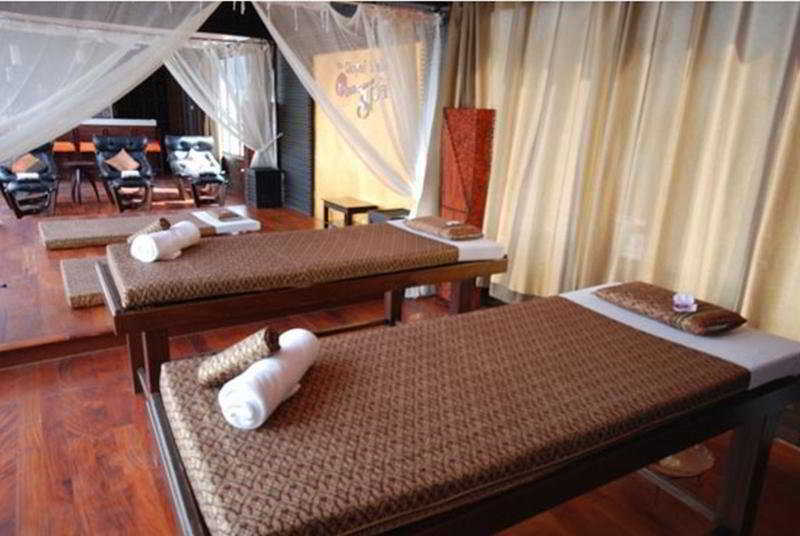The Royal Palm Beach Front Patong Екстериор снимка