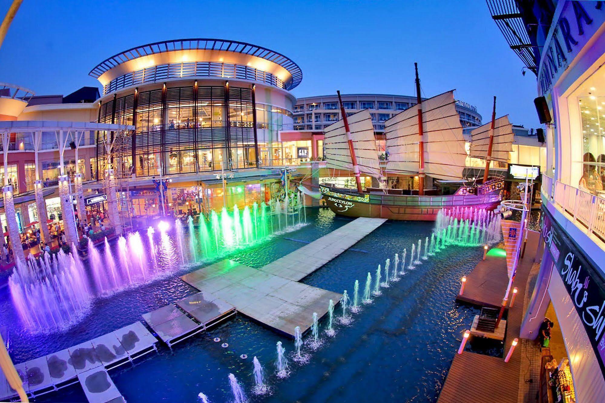 The Royal Palm Beach Front Patong Екстериор снимка