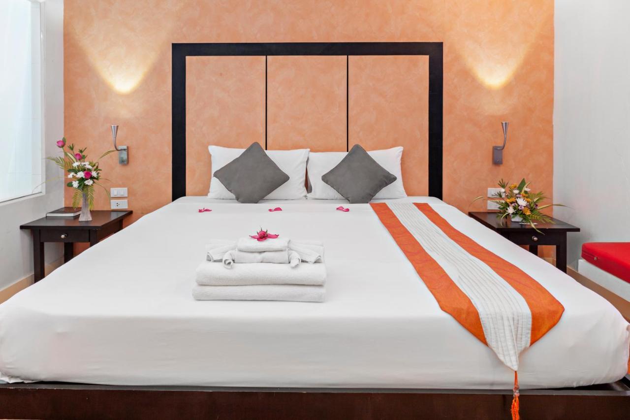 The Royal Palm Beach Front Patong Екстериор снимка