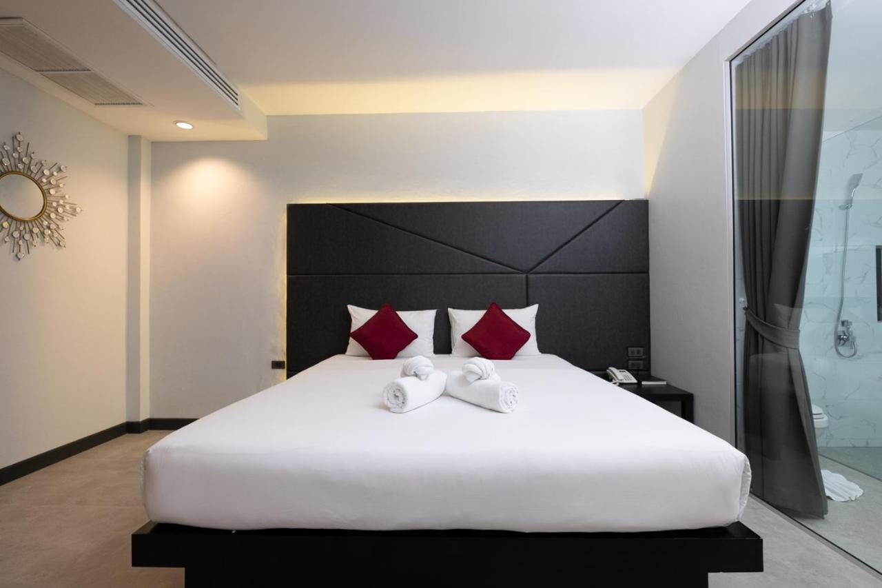 The Royal Palm Beach Front Patong Екстериор снимка