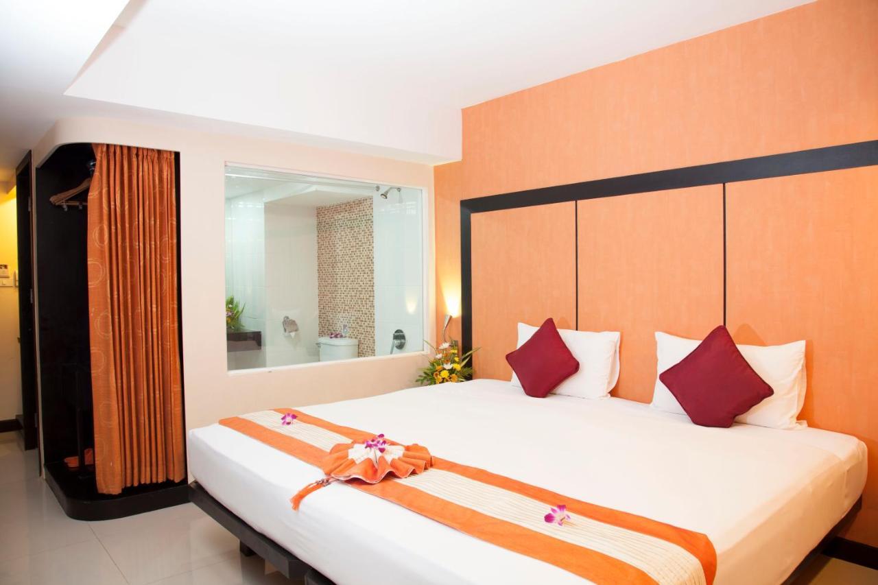 The Royal Palm Beach Front Patong Екстериор снимка