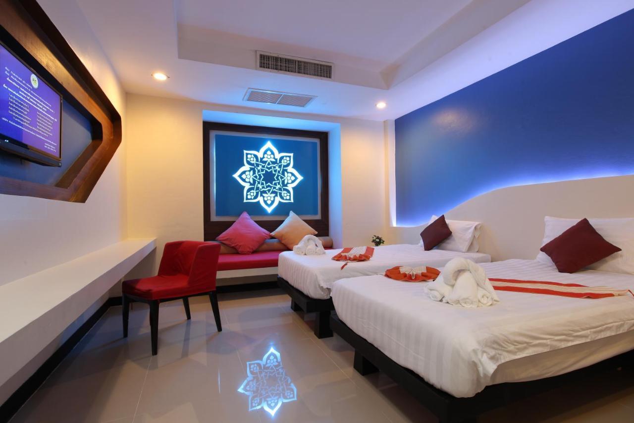 The Royal Palm Beach Front Patong Екстериор снимка