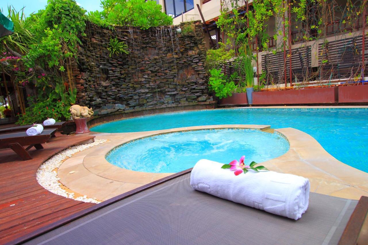 The Royal Palm Beach Front Patong Екстериор снимка