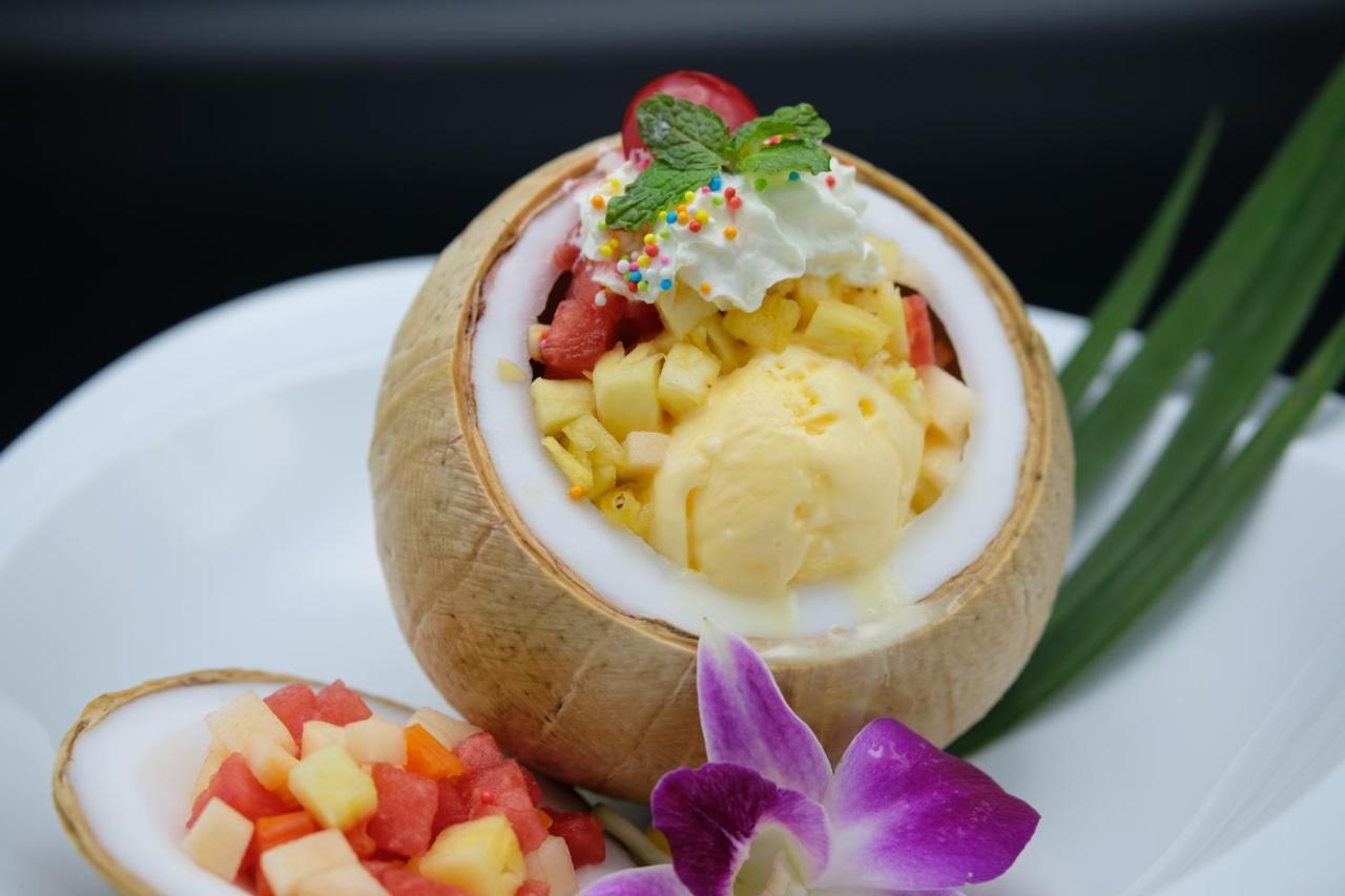 The Royal Palm Beach Front Patong Екстериор снимка