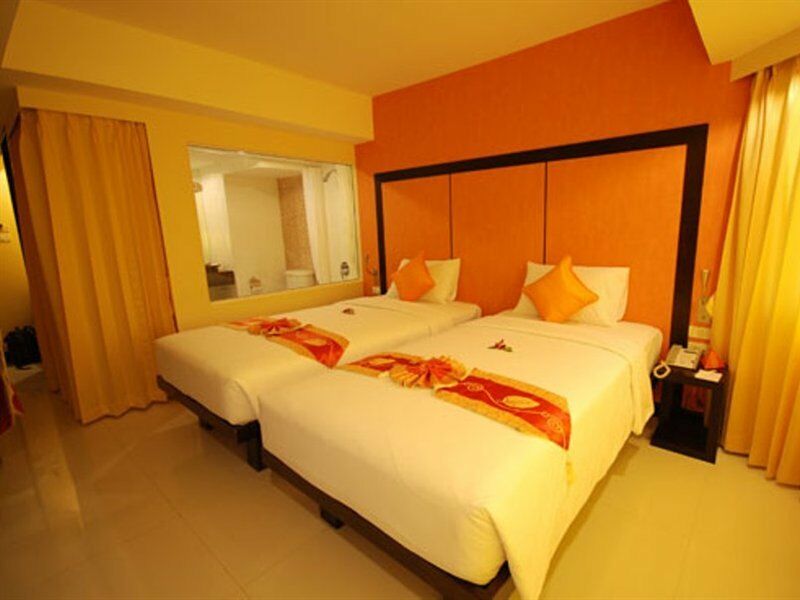 The Royal Palm Beach Front Patong Екстериор снимка