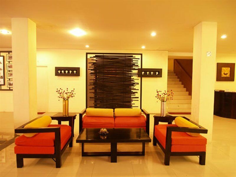 The Royal Palm Beach Front Patong Екстериор снимка